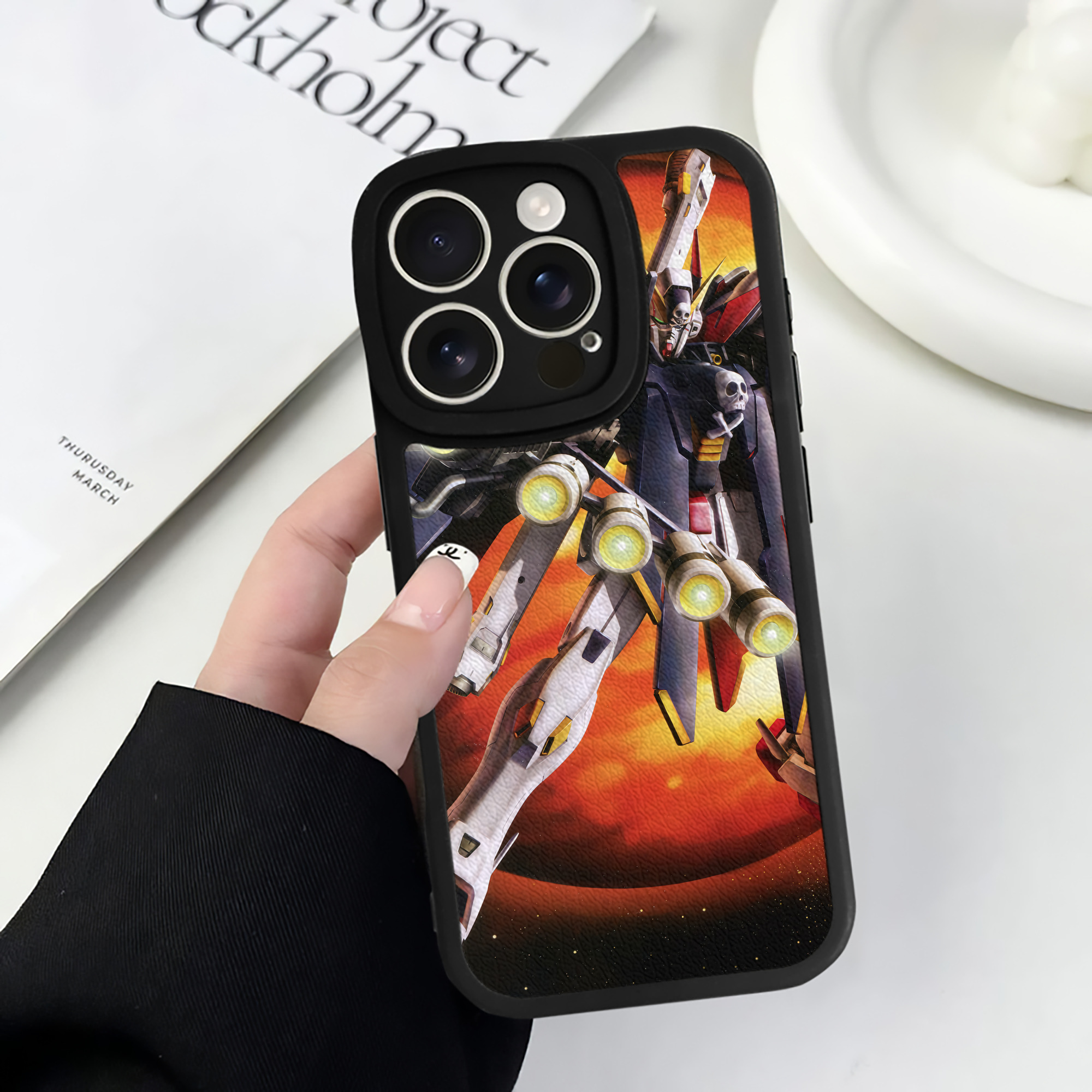 （画像用） 機動戦士ガンダム Mobile Suit Gundam 【iPhone 16シリーズ対応】シリコンスマホケース（レザー調） 材質：シリコン
